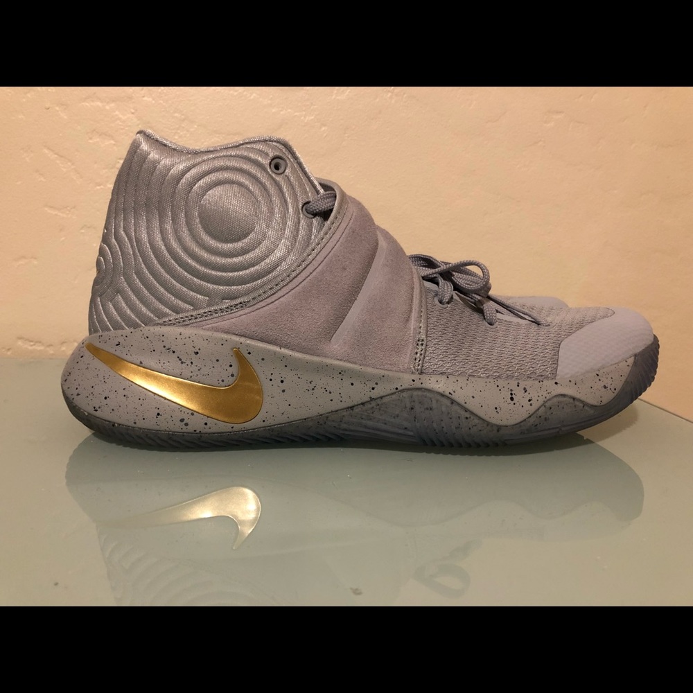 ‼️brand new ‼️ kyrie 2 grey and gold.
